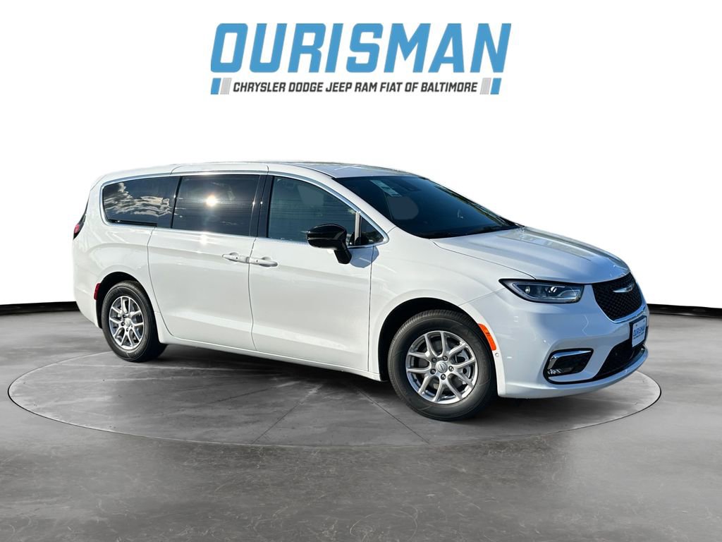 New 2026 Chrysler Pacifica Select image 1