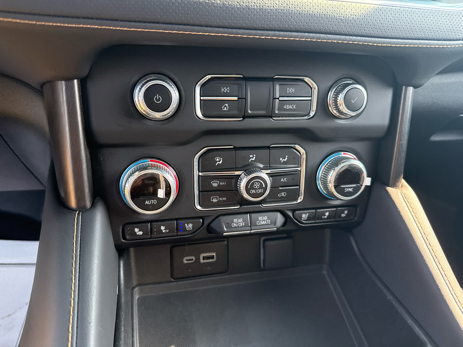 Certified 2024 GMC Yukon AT4 w/ Technology Package AWD/4WD image 23