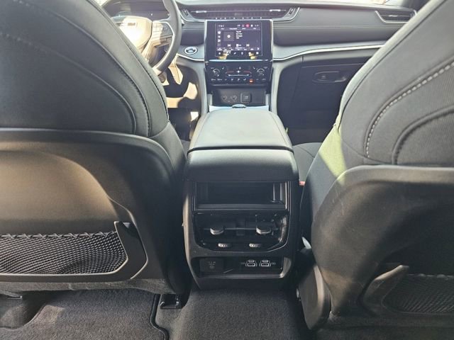 Used 2025 Jeep Grand Cherokee Laredo X w/ Luxury Tech Group I AWD/4WD image 14
