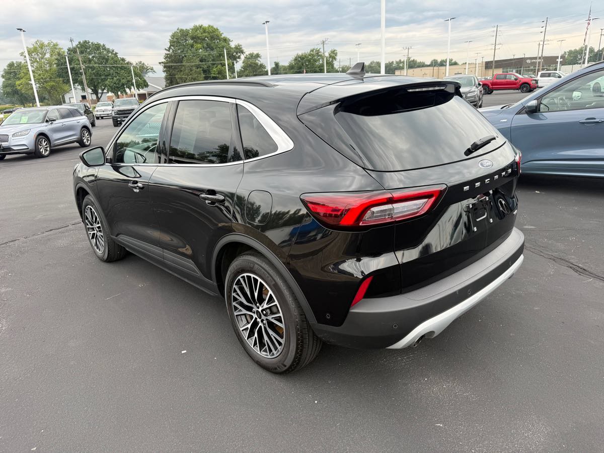 Used 2023 Ford Escape SE w/ PHEV Premium Package FWD image 4