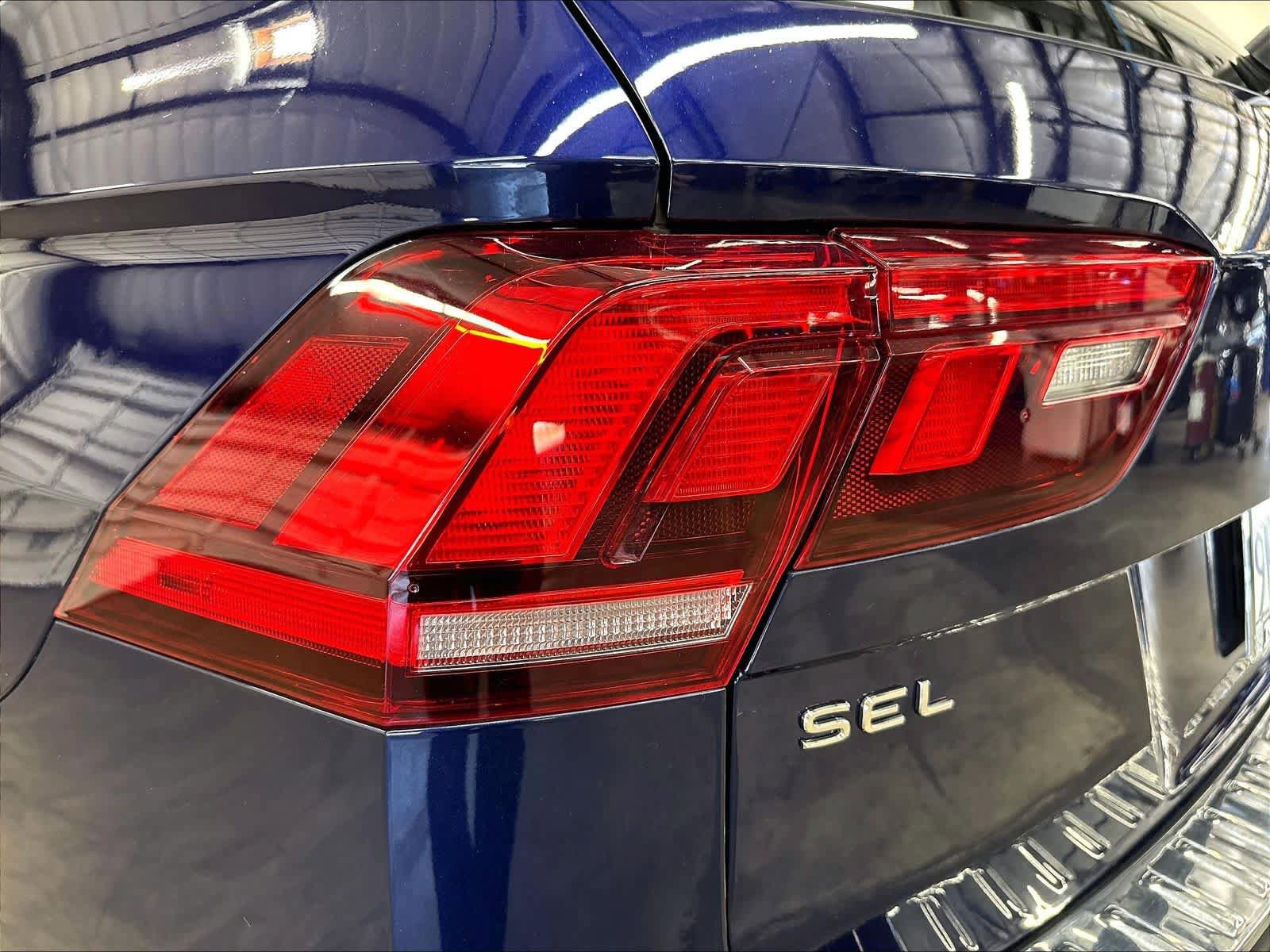 Used 2022 Volkswagen Tiguan SEL Premium R-Line AWD/4WD image 26