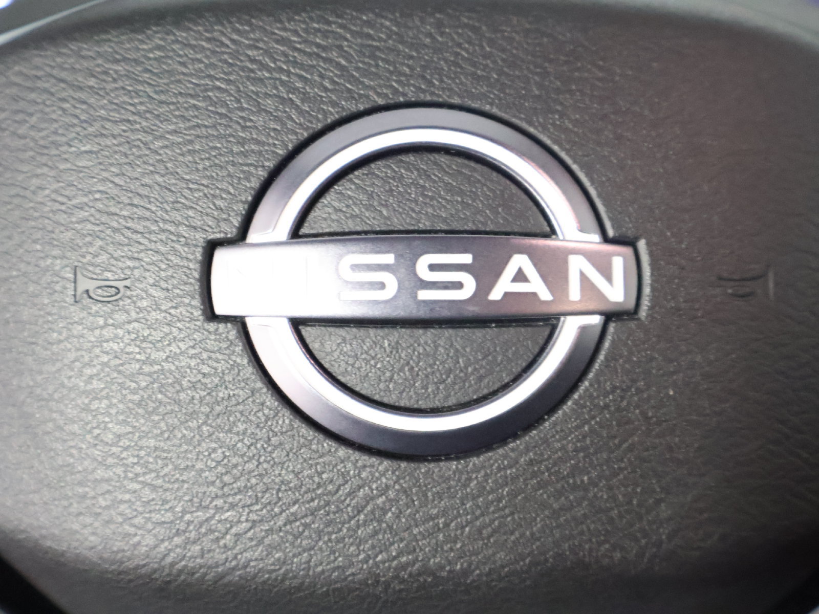 Used 2024 Nissan Ariya AWD image 32