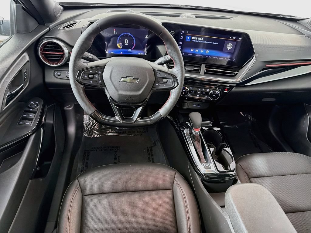 Used 2025 Chevrolet Trax RS w/ Sunroof Package FWD image 22