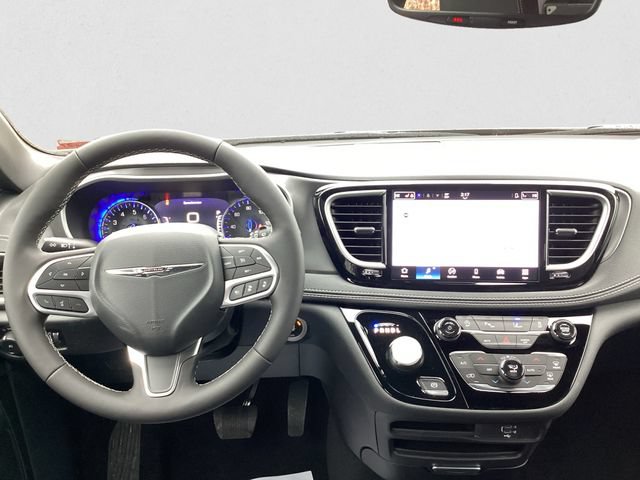 New 2026 Chrysler Pacifica Select AWD/4WD image 11