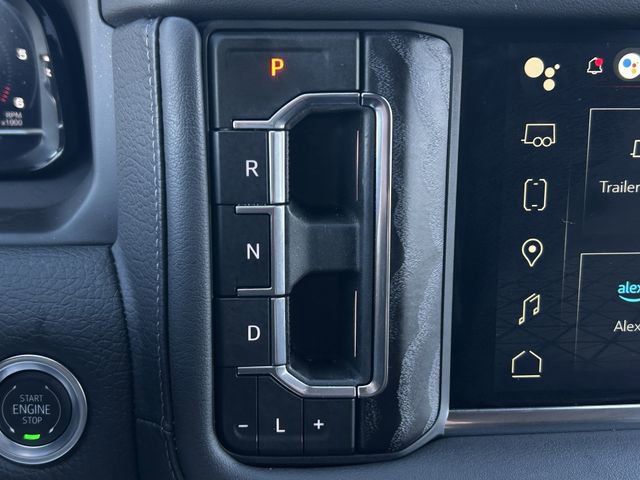 Used 2024 GMC Yukon XL Denali image 16