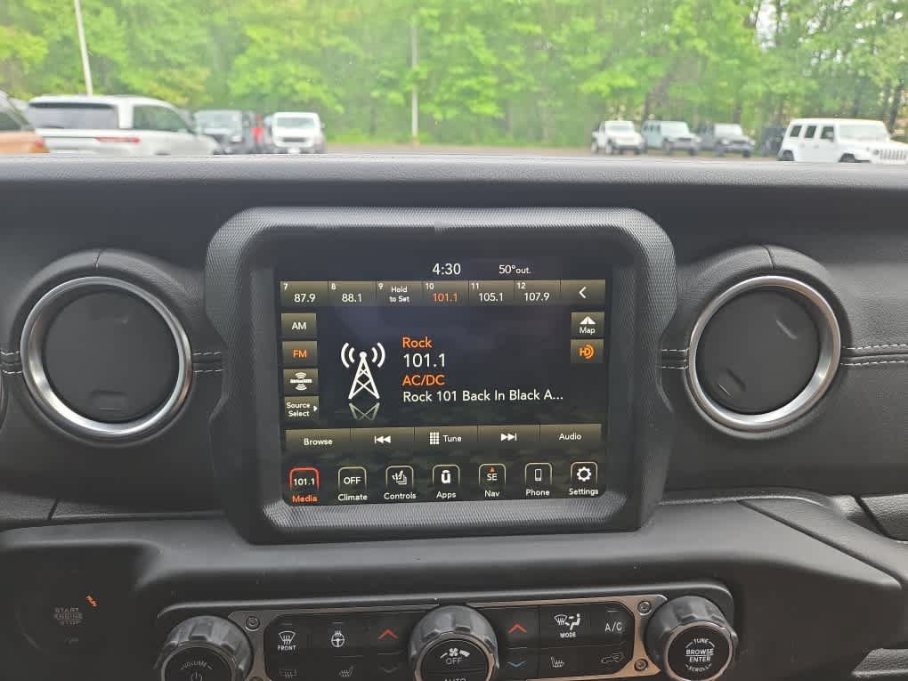 Used 2023 Jeep Wrangler Unlimited Sahara w/ Cold Weather Group AWD/4WD image 25