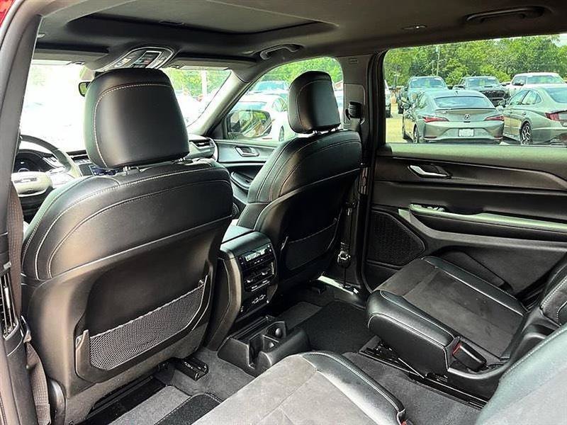 Used 2024 Jeep Grand Cherokee L Altitude AWD/4WD image 44