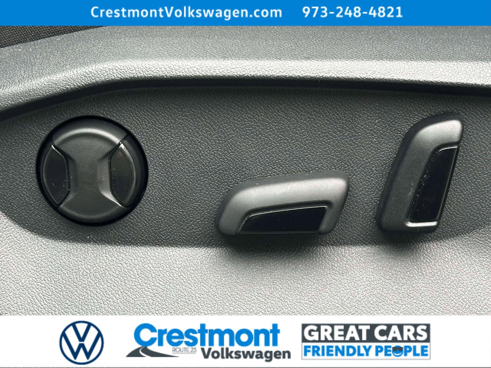 Used 2022 Volkswagen Taos SE w/ Panoramic Sunroof Package image 16