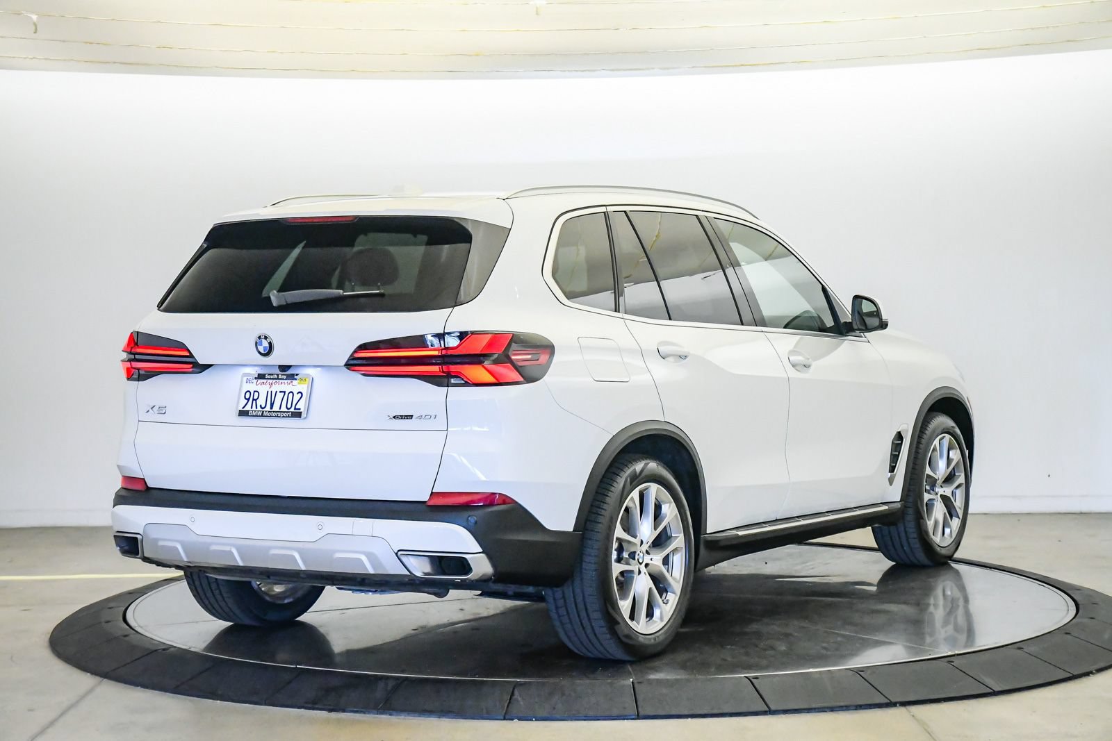 Certified 2024 BMW X5 xDrive40i w/ Parking Assistance Package AWD/4WD image 5