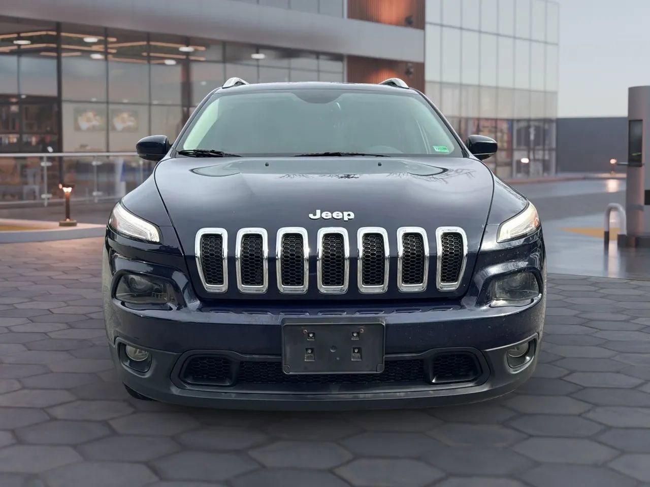 Used 2016 Jeep Cherokee Latitude w/ Comfort/Convenience Group image 2