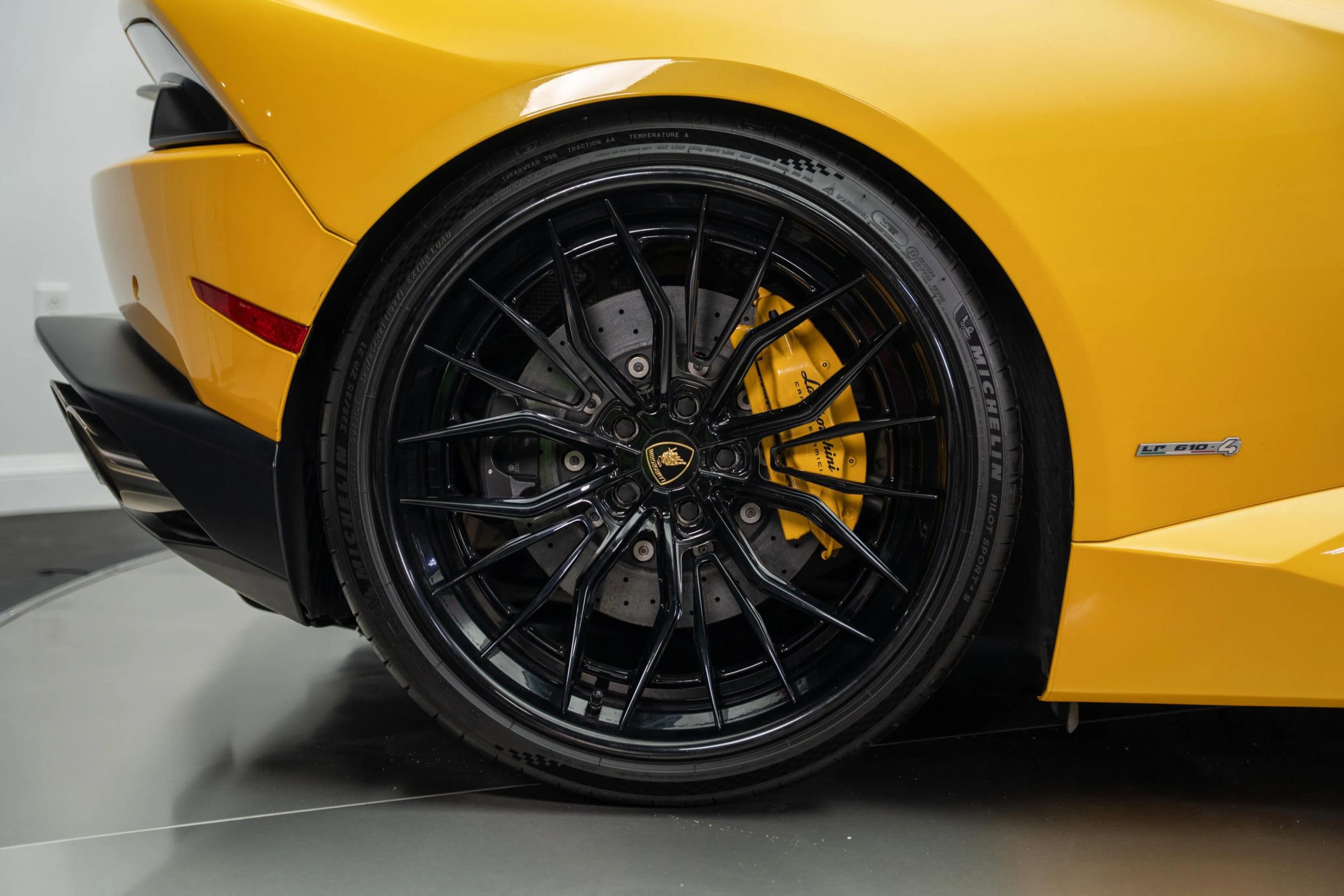 Used 2015 Lamborghini Huracan LP 610-4 image 20