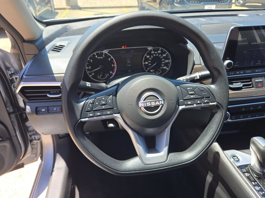 Used 2025 Nissan Altima 2.5 SV FWD image 17