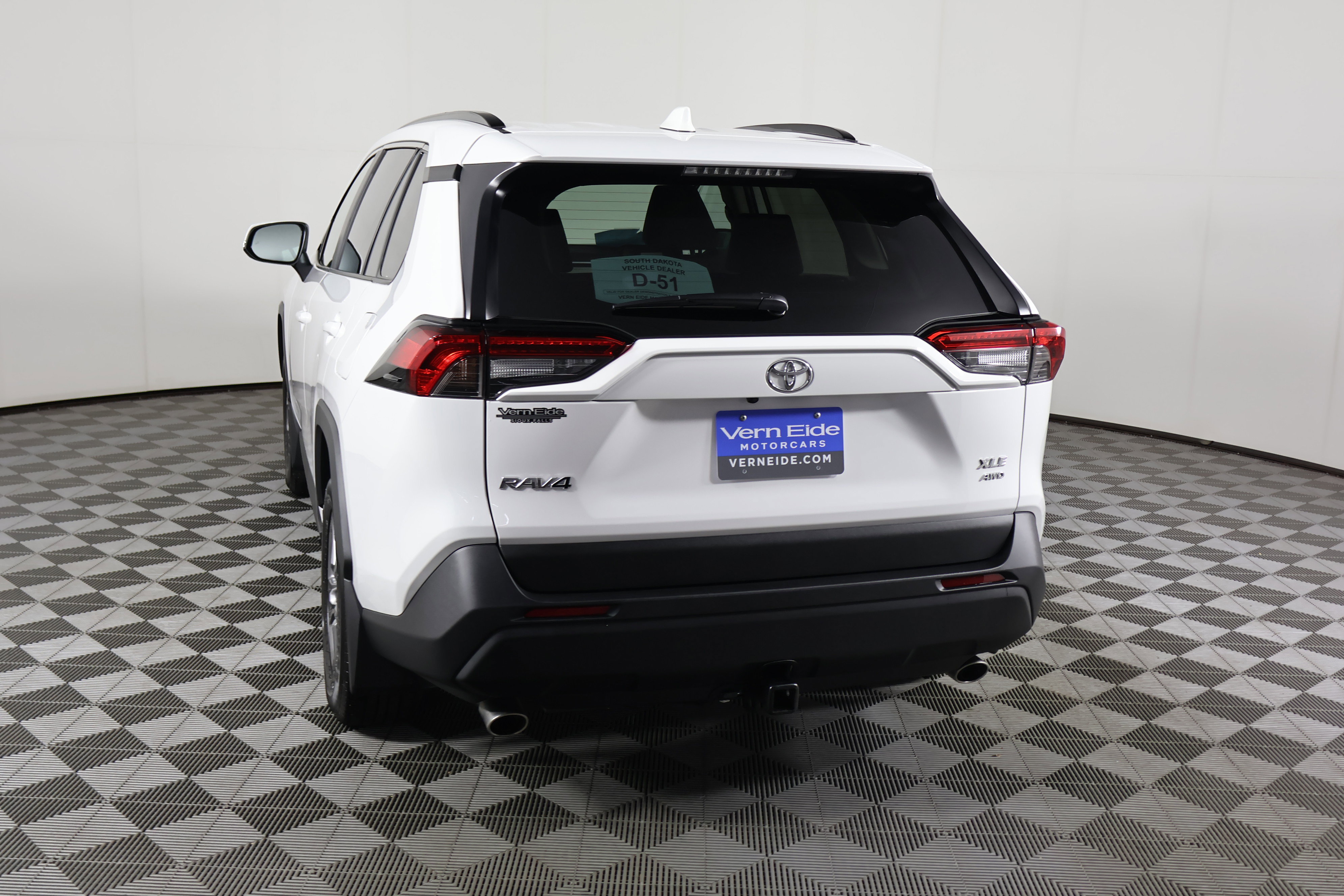 Used 2025 Toyota RAV4 XLE w/ Convenience Package image 7
