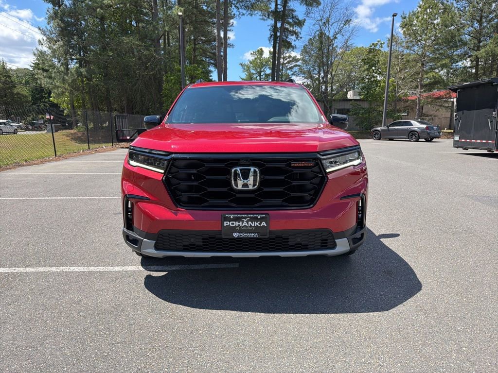 Certified 2025 Honda Pilot TrailSport image 3