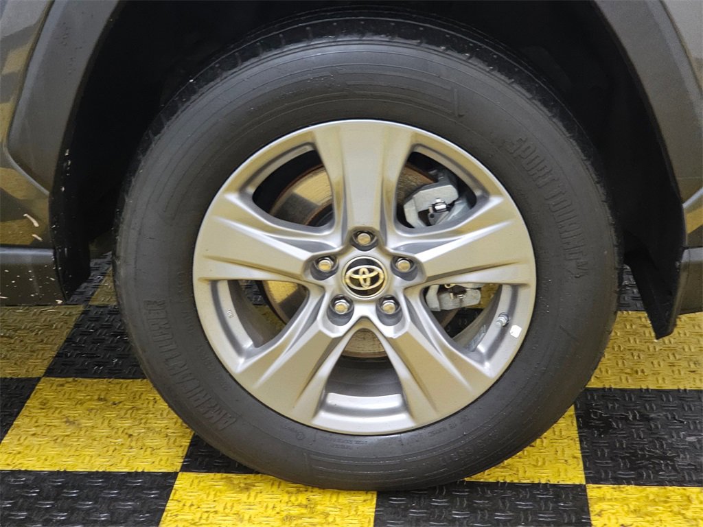 Used 2023 Toyota RAV4 LE image 9