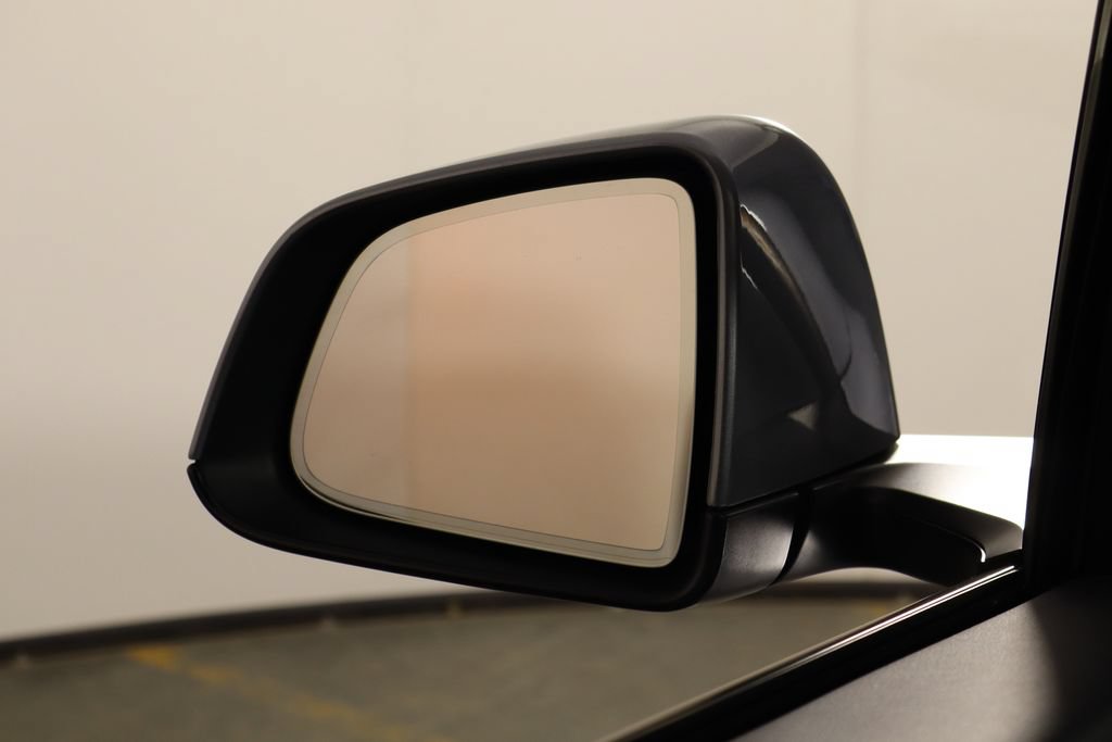 Used 2024 Tesla Model Y Long Range AWD/4WD image 46