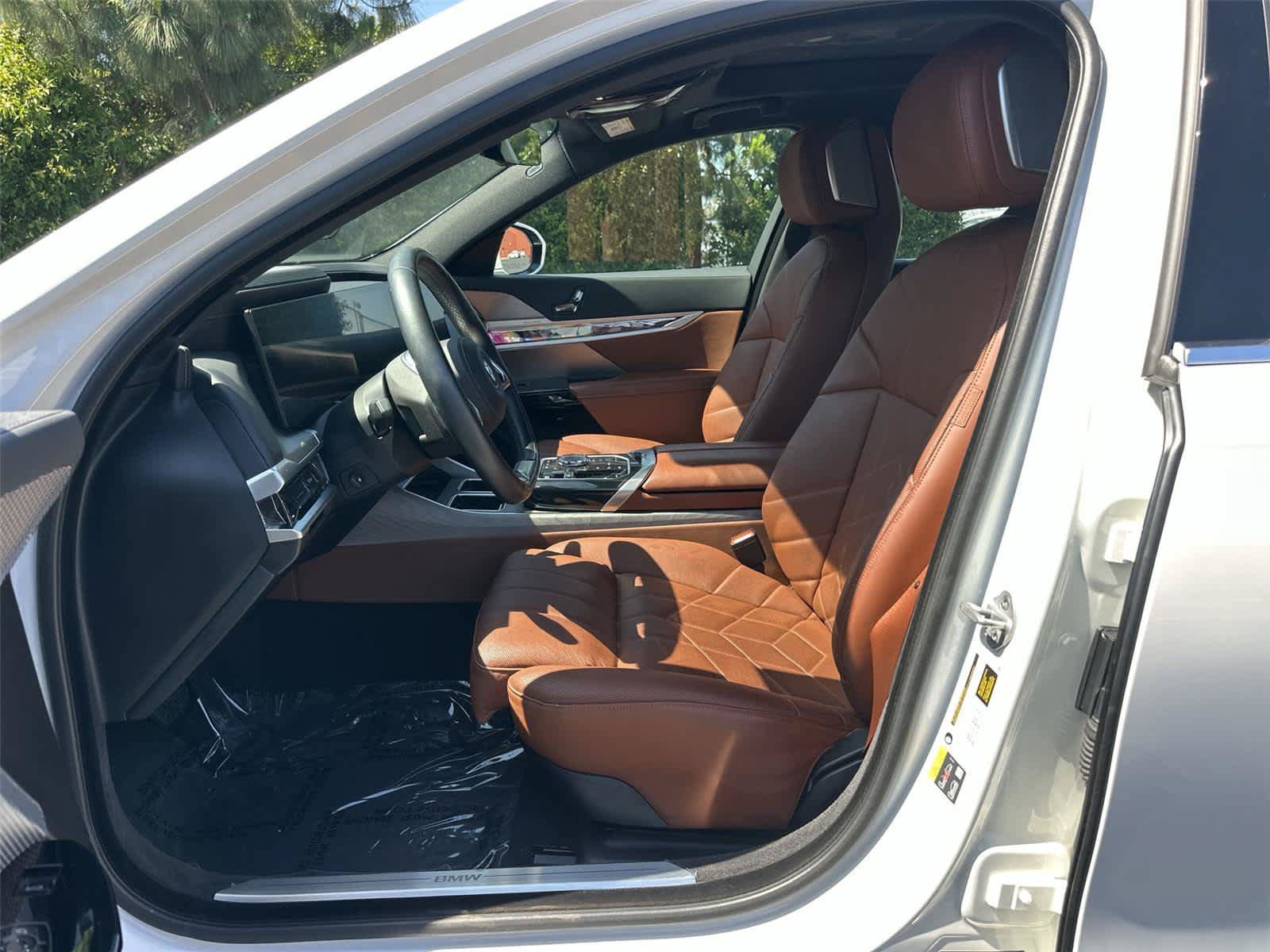 Used 2025 BMW i7 eDrive50 w/ Premium Package RWD image 12