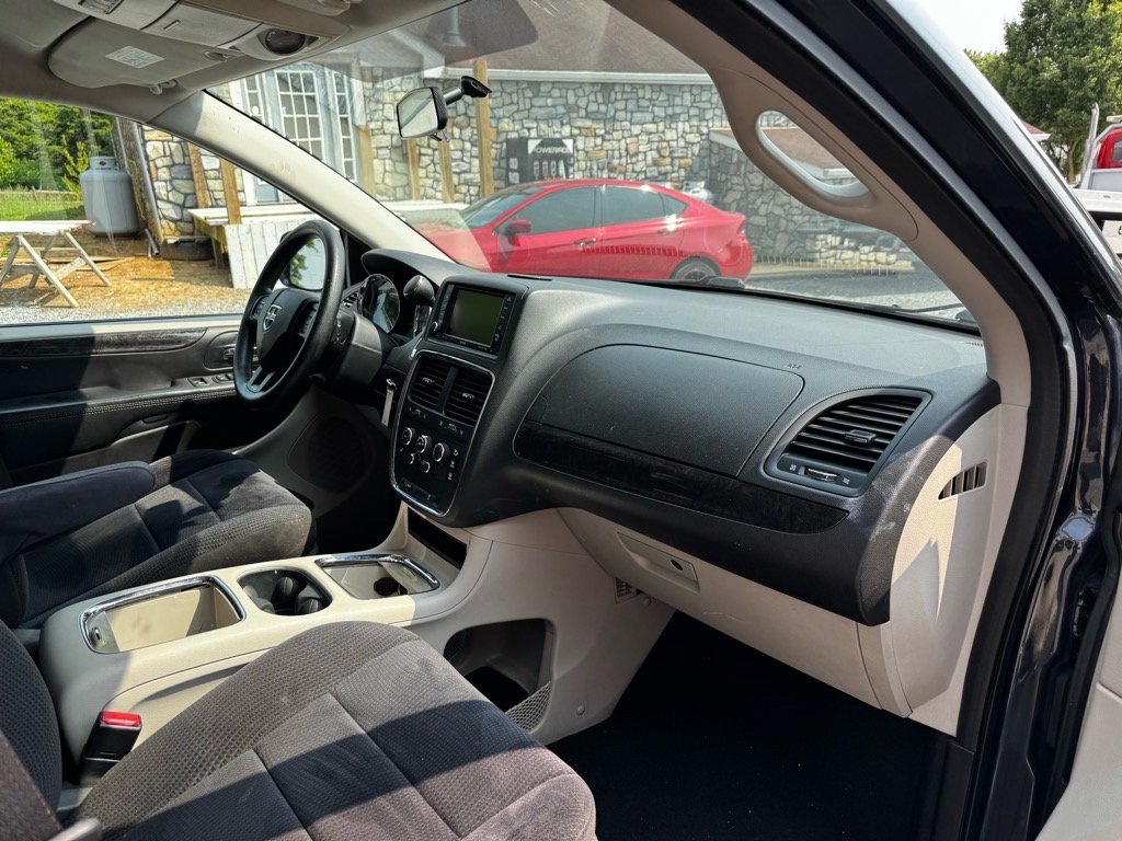 Used 2014 Dodge Grand Caravan SXT w/ Security Group FWD image 22