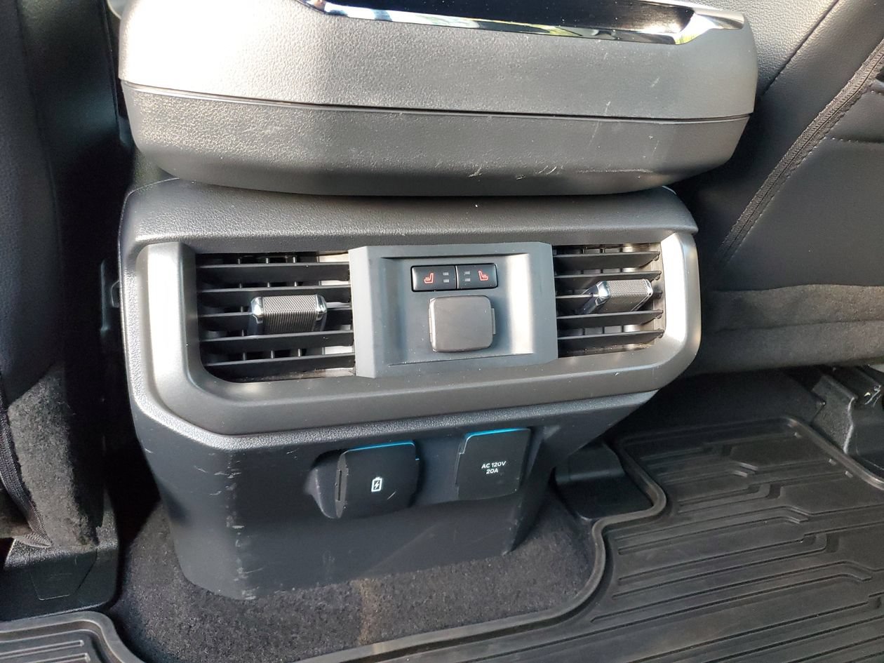 Used 2025 Ford F150 Lariat w/ Equipment Group 502A High AWD/4WD image 16