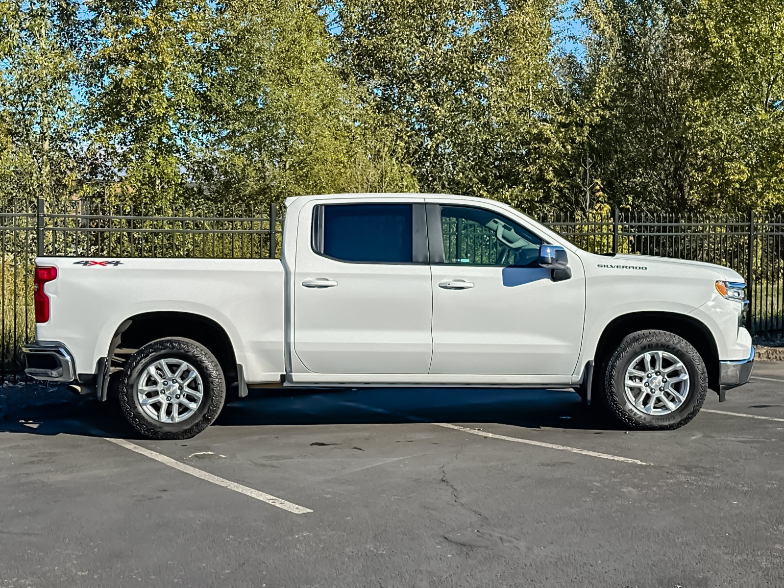 Used 2023 Chevrolet Silverado 1500 LT w/ Protection Package AWD/4WD image 2