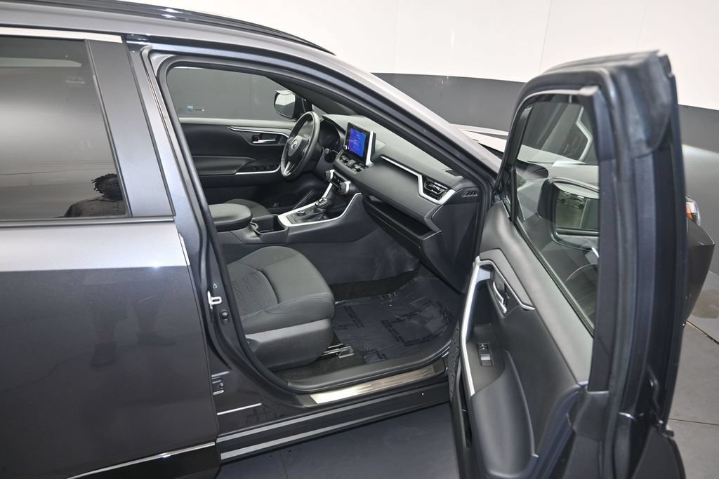 Used 2025 Toyota RAV4 SE AWD/4WD image 10