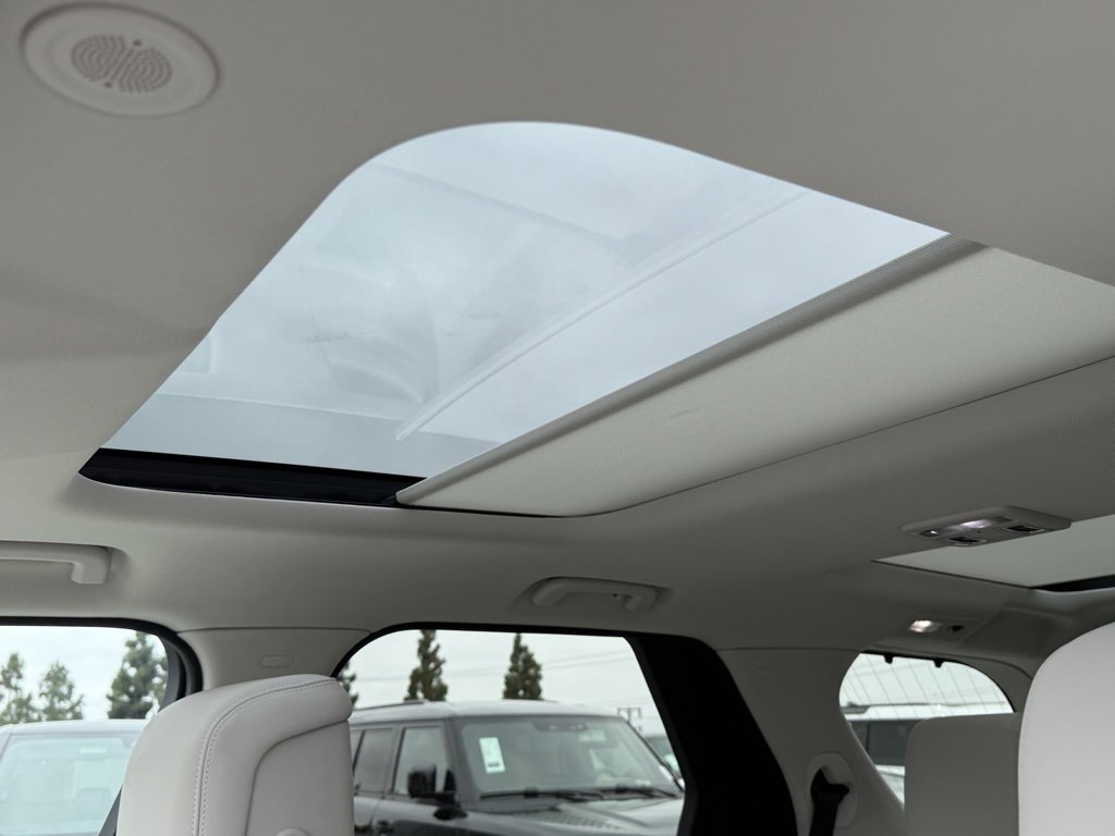 New 2025 Land Rover Discovery S image 14