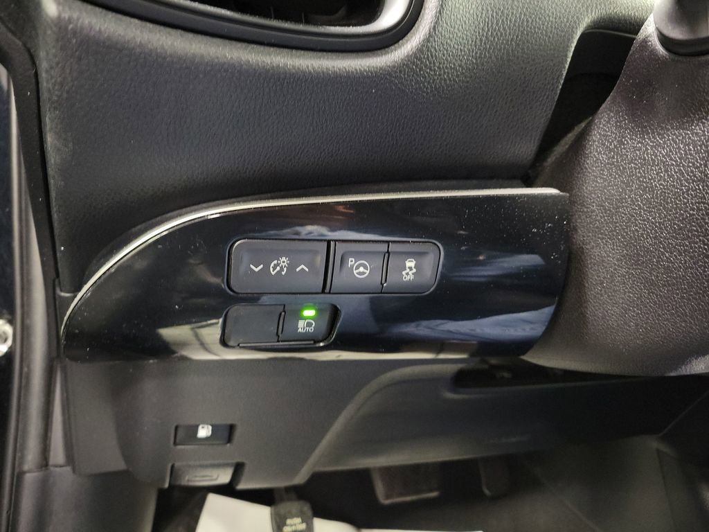 Used 2022 Toyota Prius LE image 20