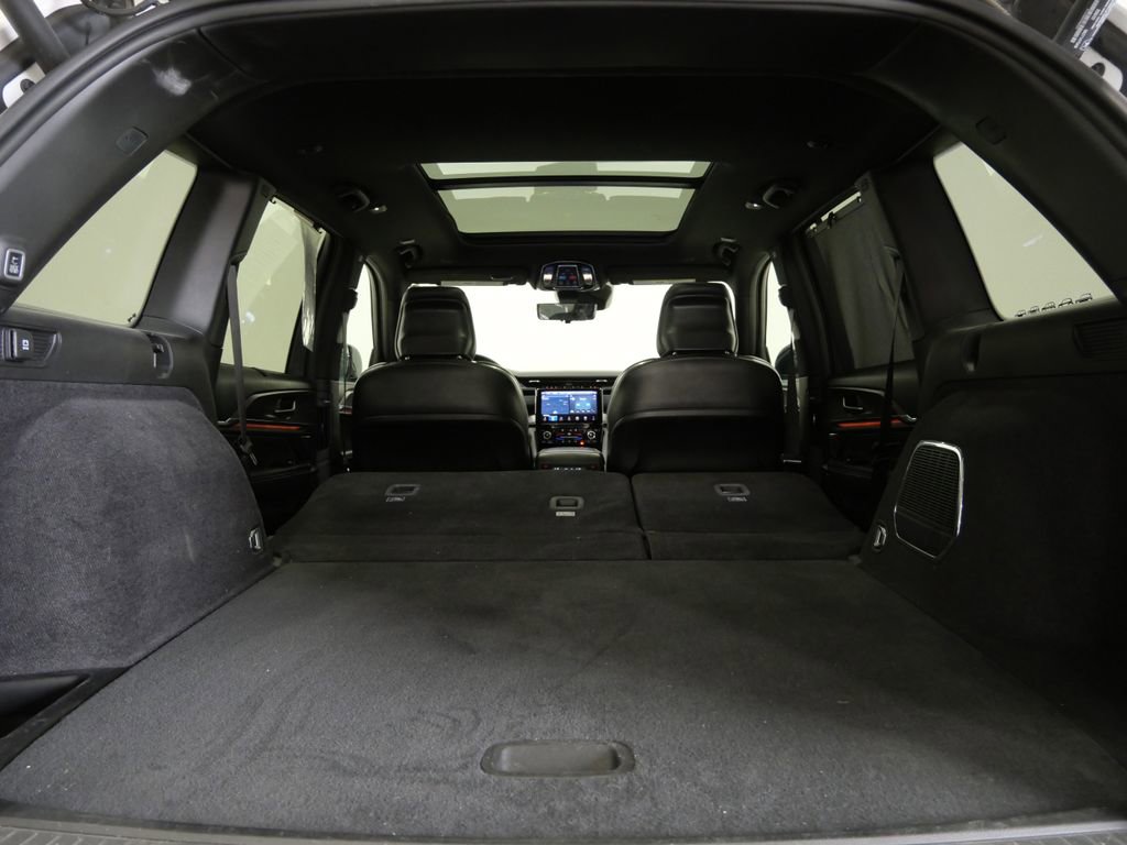 Used 2023 Jeep Grand Cherokee Overland w/ Luxury Tech Group IV AWD/4WD image 30