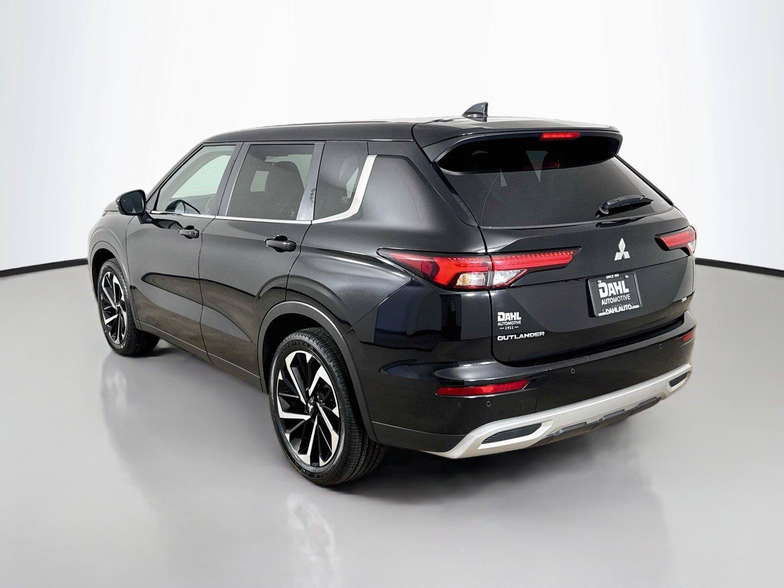 Used 2024 Mitsubishi Outlander SE Black Edition AWD/4WD image 10