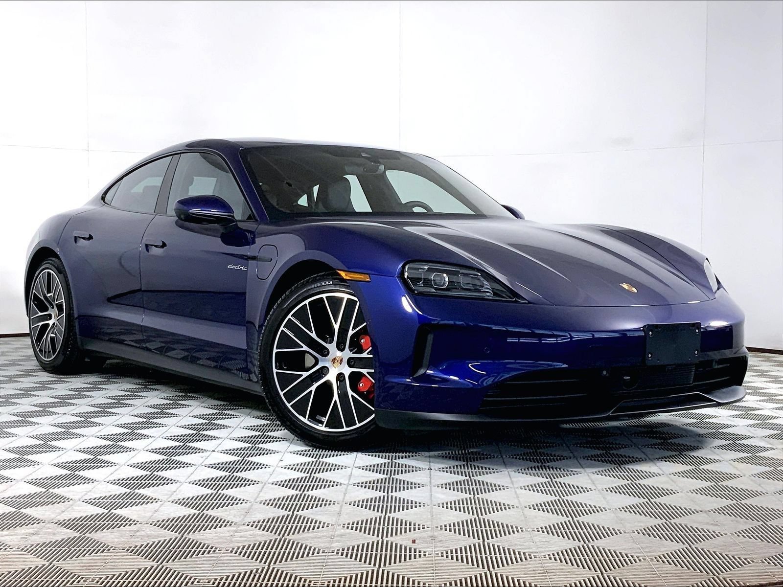 Used 2025 Porsche Taycan 4S AWD/4WD image 5