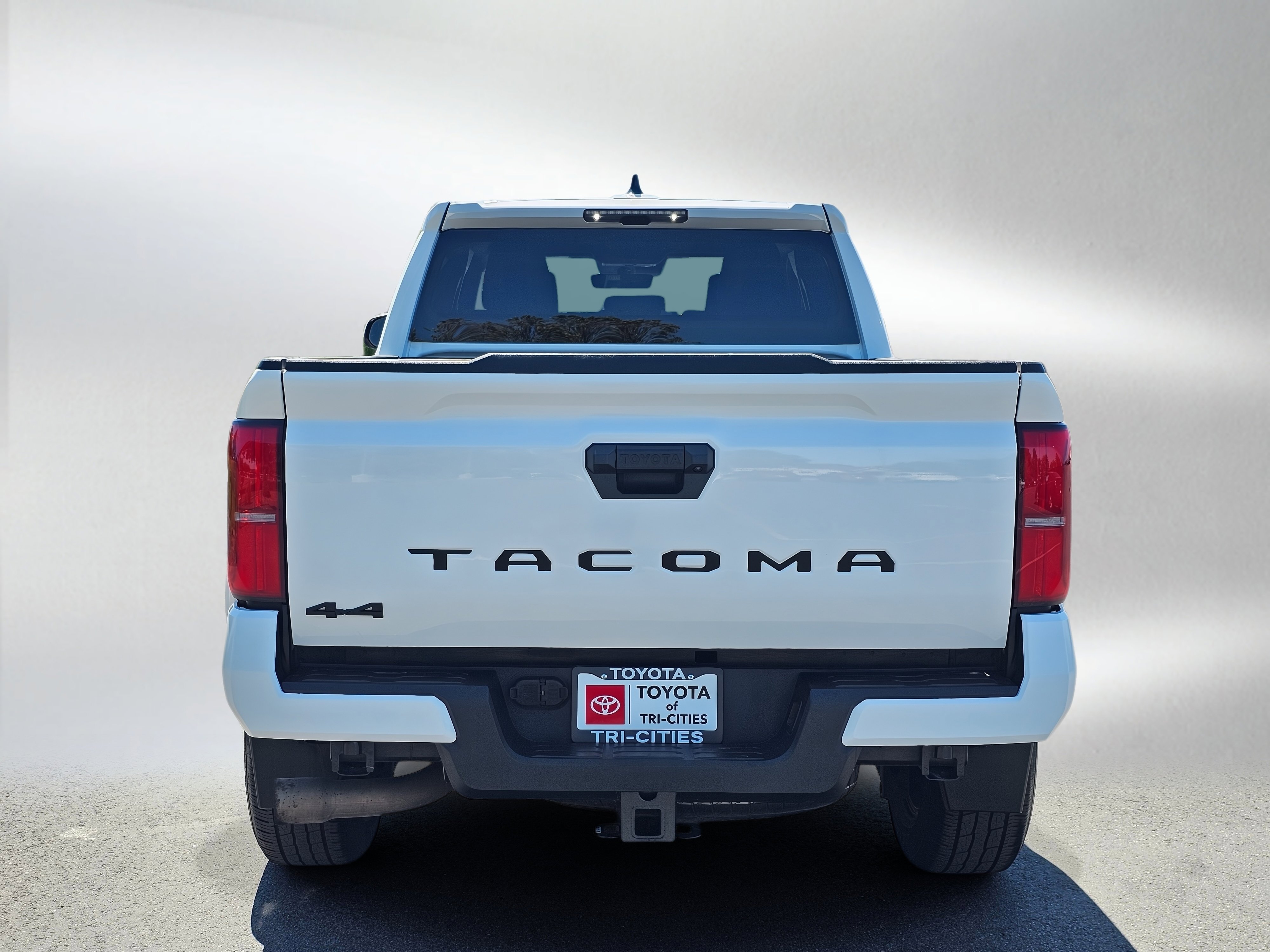 Used 2024 Toyota Tacoma TRD Sport AWD/4WD image 4