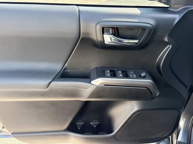 Used 2020 Toyota Tacoma TRD Off-Road w/ Technology Package AWD/4WD image 23