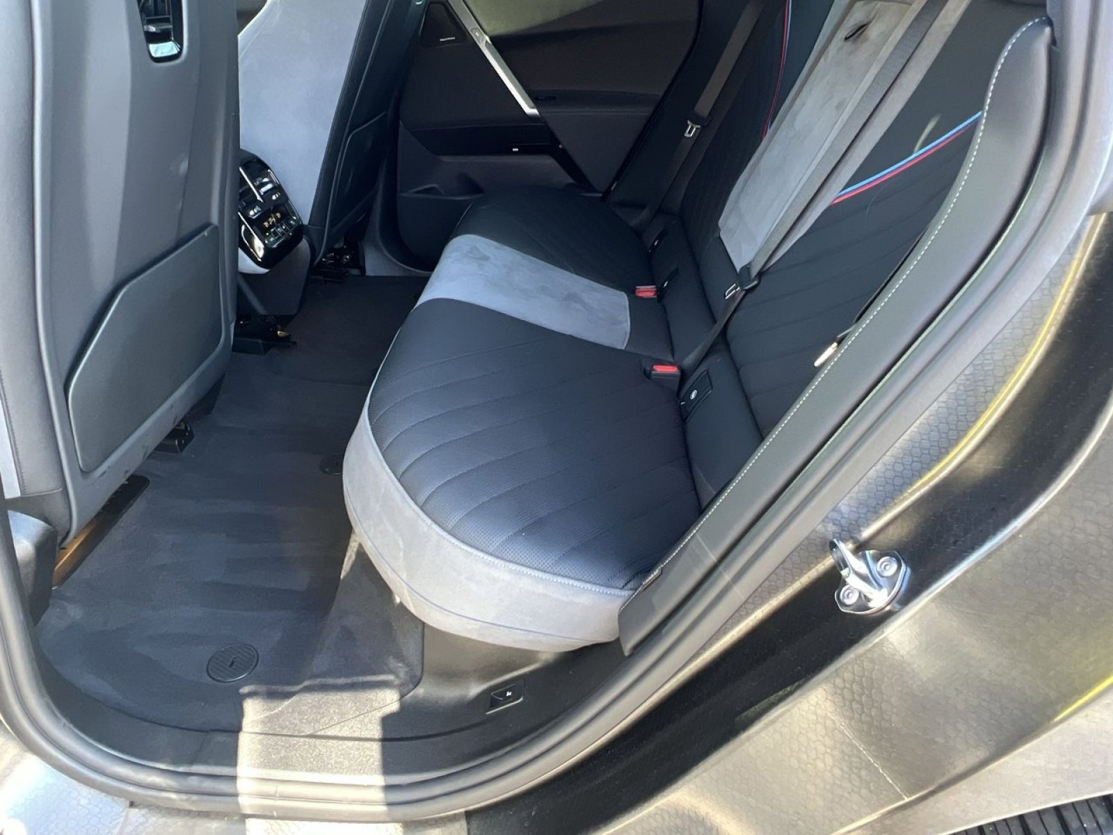 New 2026 BMW iX xDrive45 w/ M Sport Package image 26