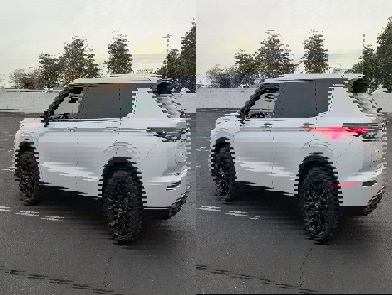 Used 2023 Mitsubishi Outlander SE Black Edition image 4