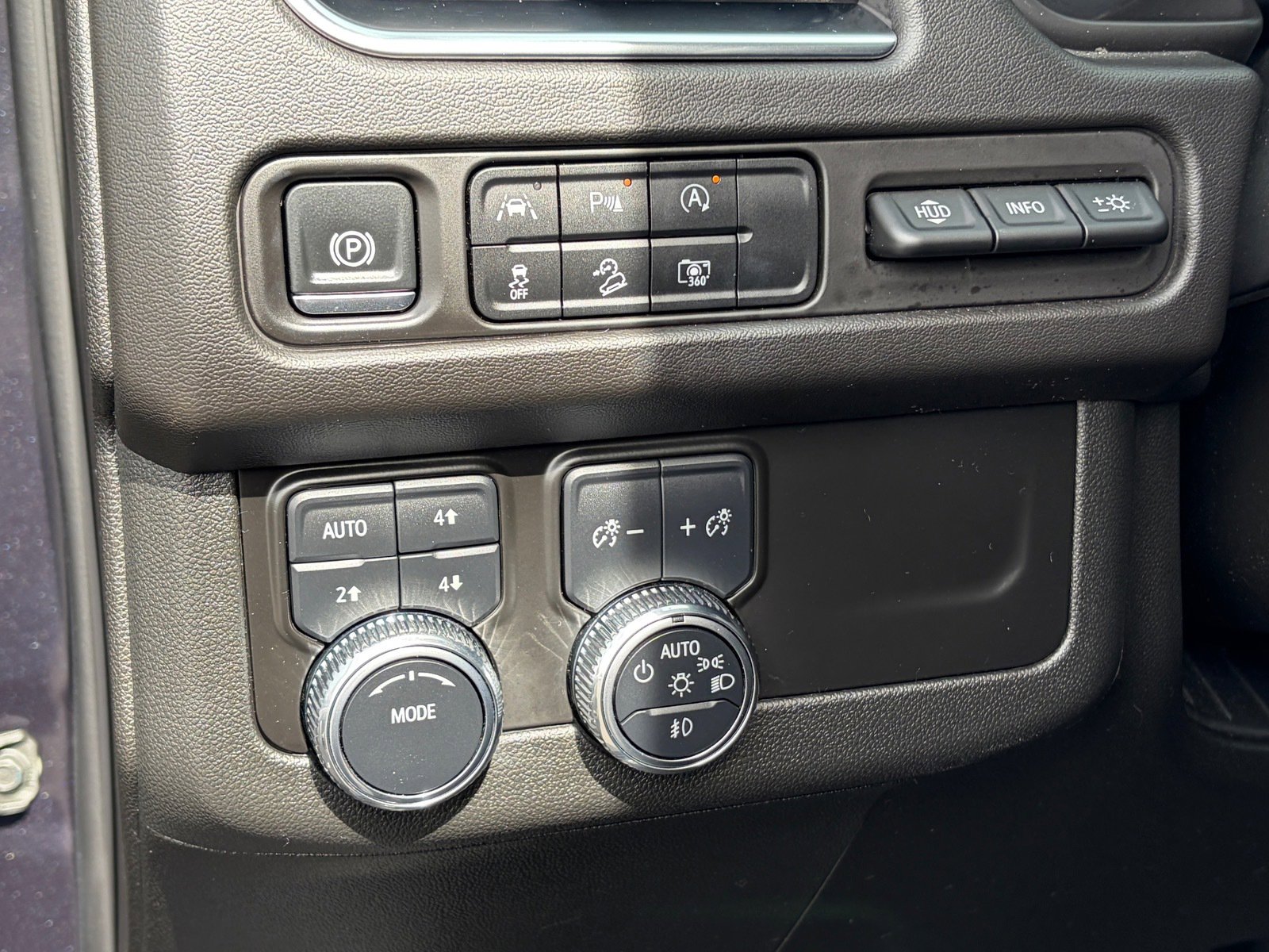 Used 2024 GMC Yukon AT4 w/ AT4 Premium Package image 19