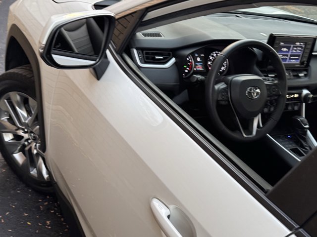 Used 2021 Toyota RAV4 XLE Premium image 57