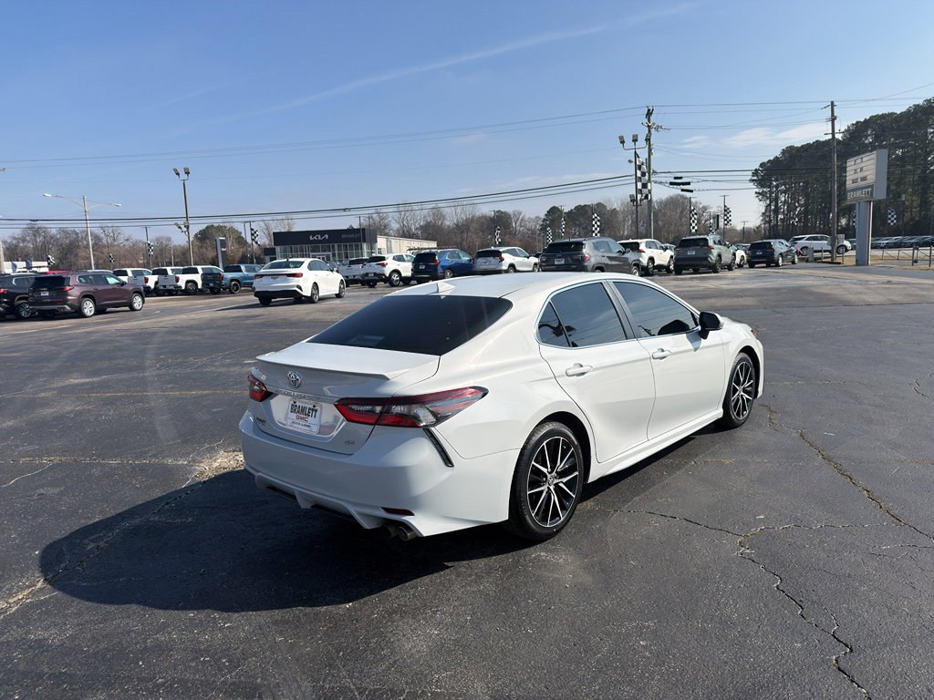 Used 2023 Toyota Camry SE image 5