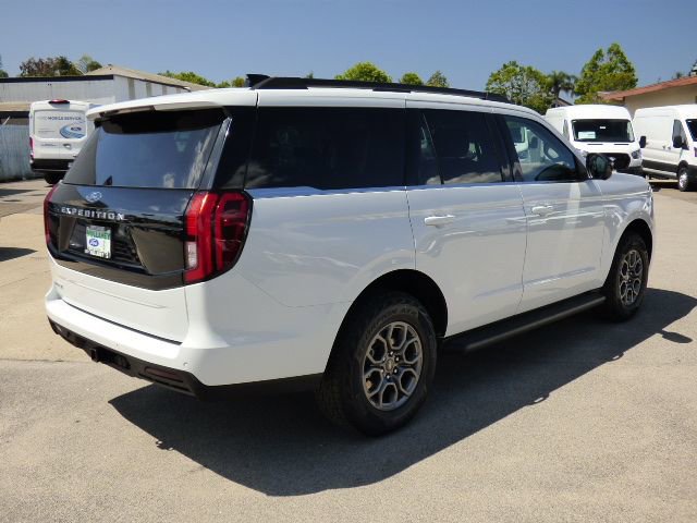 Used 2025 Ford Expedition Active RWD image 3