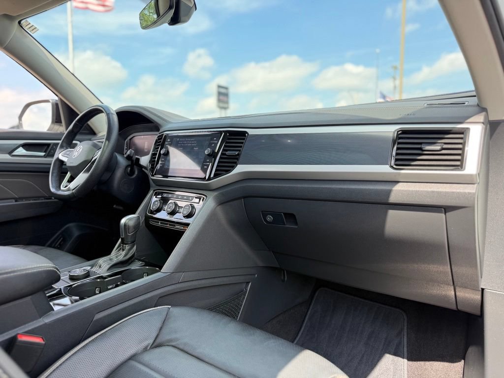 Used 2023 Volkswagen Atlas SEL R-Line AWD/4WD image 16