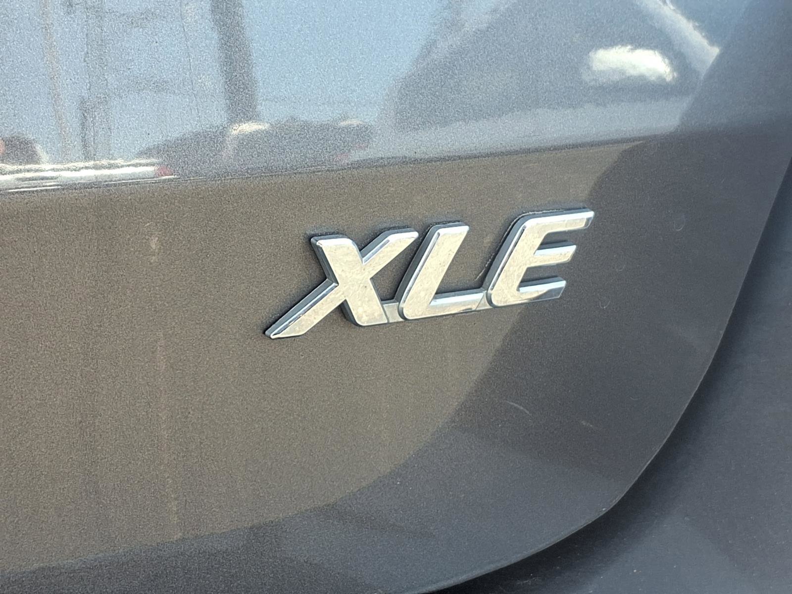 Used 2017 Toyota Sienna XLE Premium FWD image 33