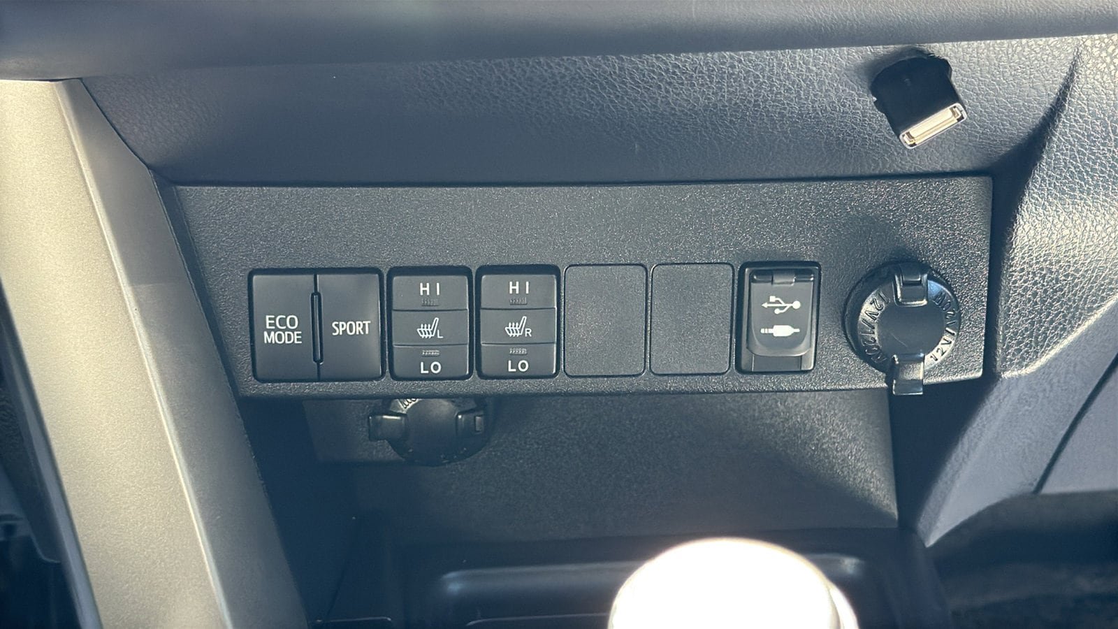 Used 2015 Toyota RAV4 Limited AWD/4WD image 29