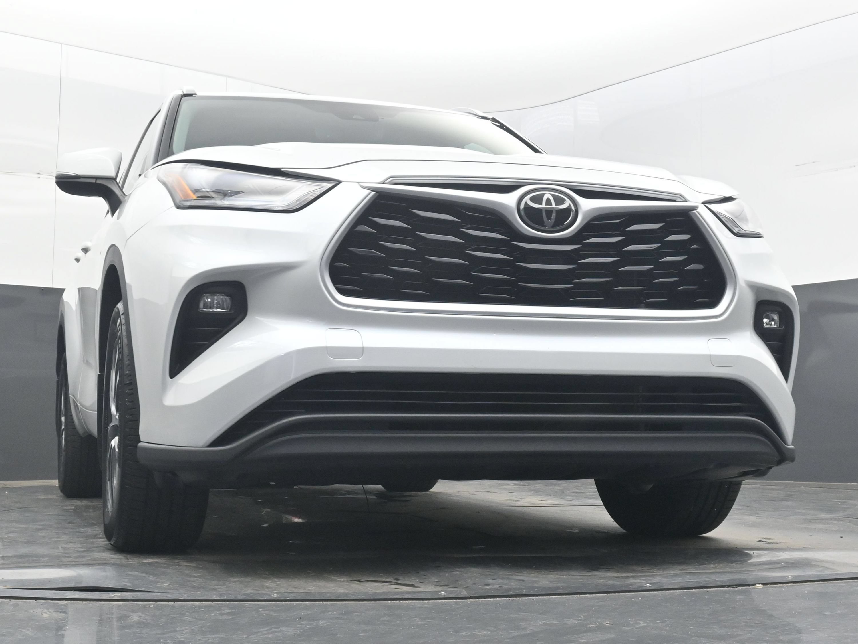 Used 2022 Toyota Highlander XLE AWD/4WD image 24