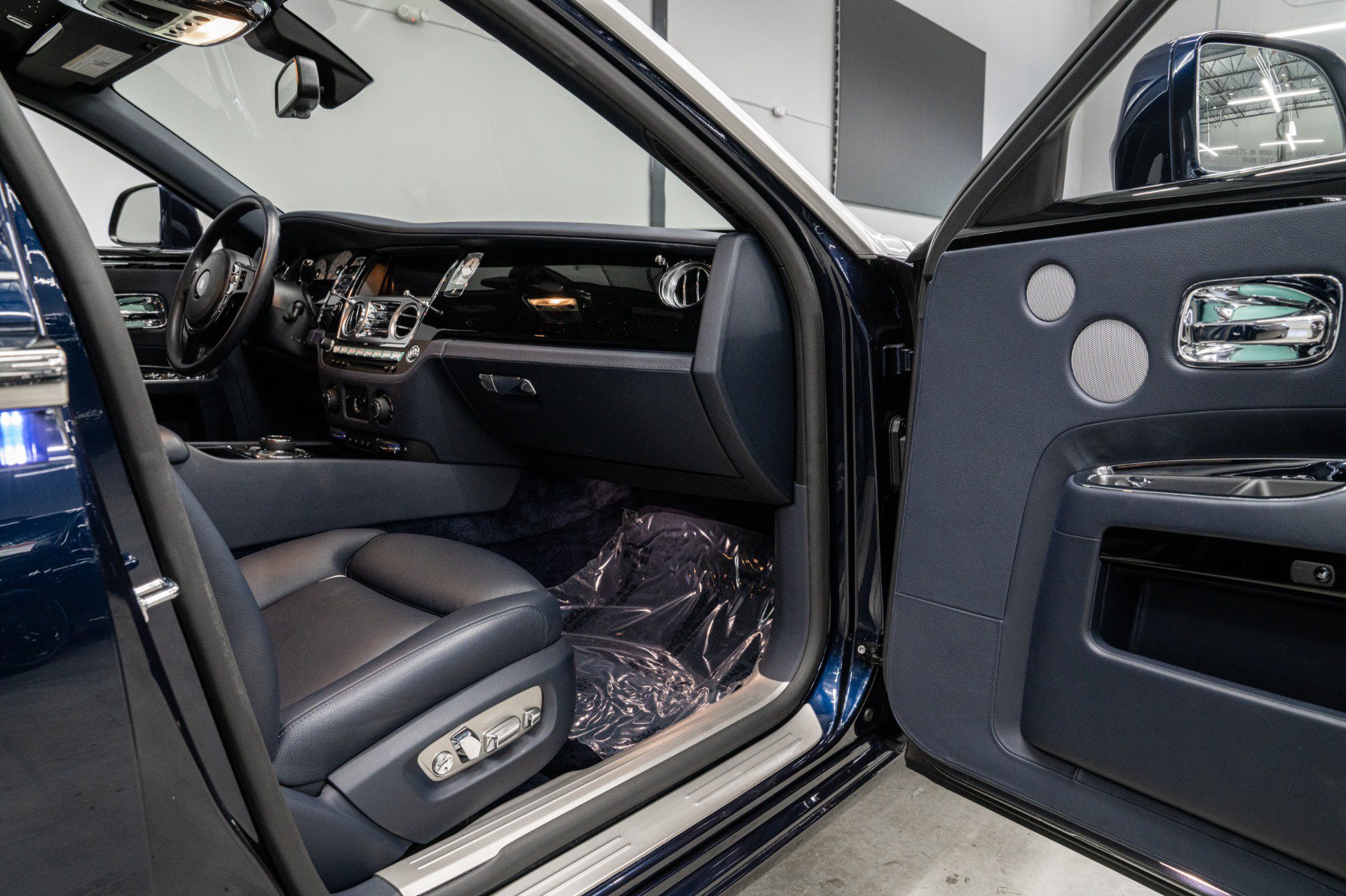 Used 2020 Rolls-Royce Ghost RWD image 29
