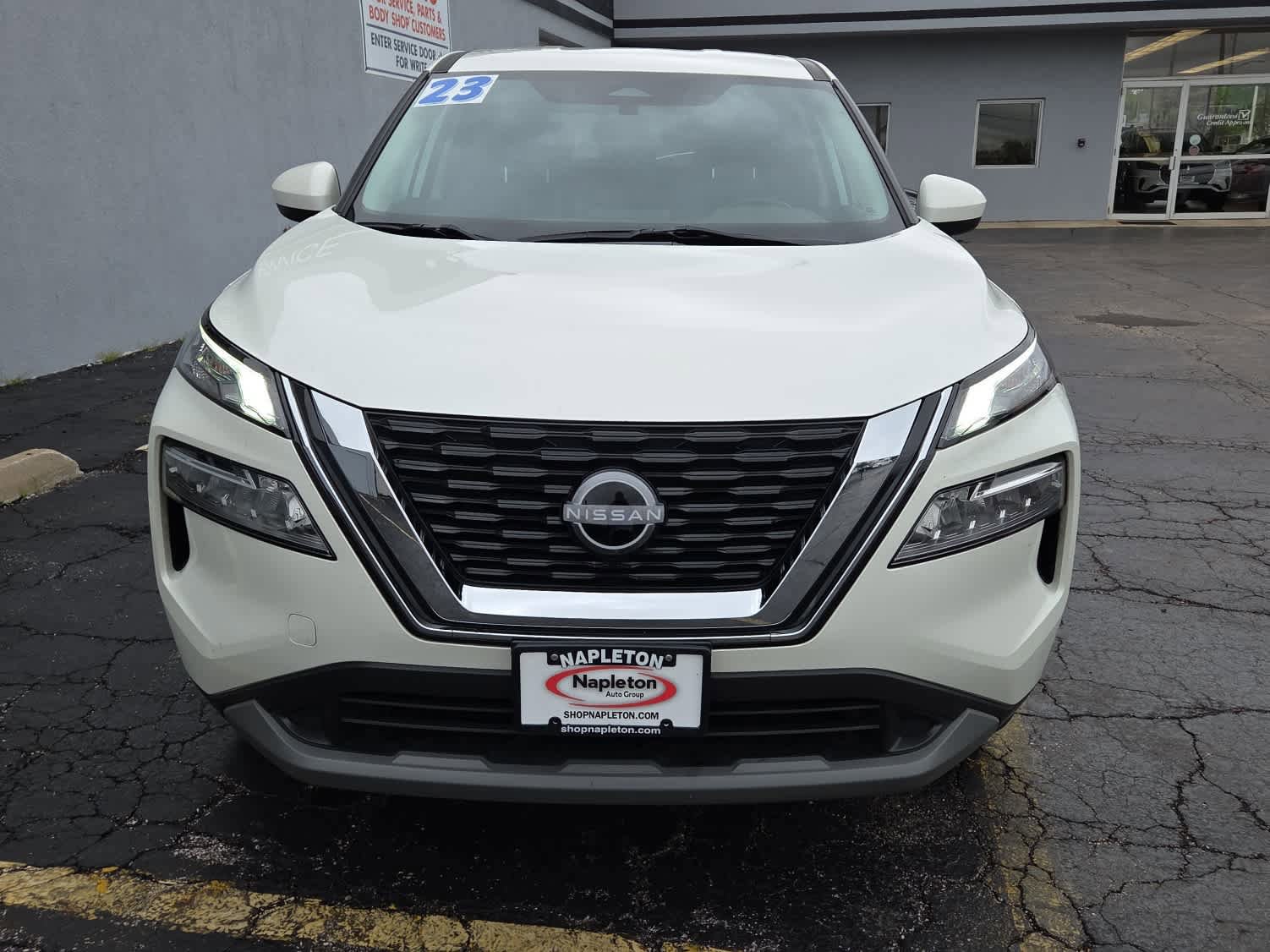 Used 2023 Nissan Rogue SV AWD/4WD image 2