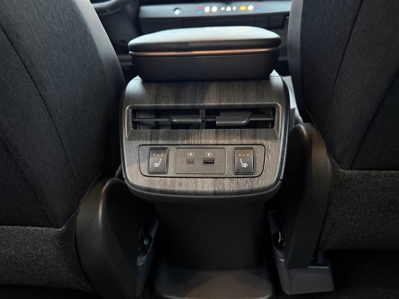 Used 2024 Nissan Ariya AWD image 31