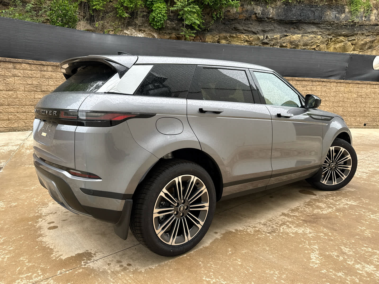 Used 2026 Land Rover Range Rover Evoque S image 3