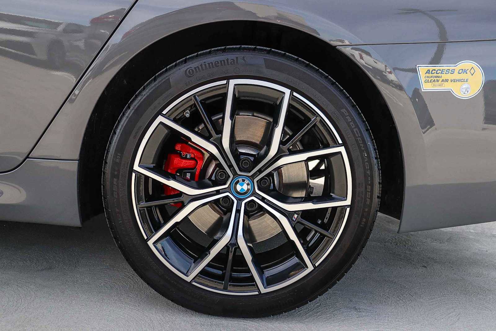 Used 2022 BMW 530e w/ M Sport Package image 13