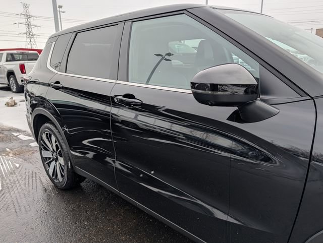 Used 2025 Mitsubishi Outlander SE image 10
