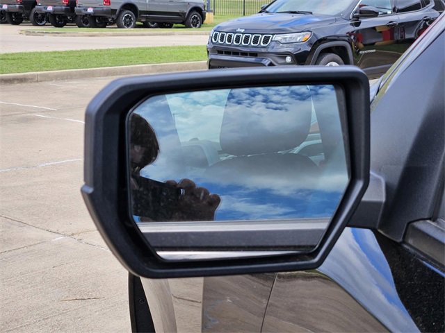 Used 2024 Chevrolet Colorado LT w/ LT Convenience Package image 11