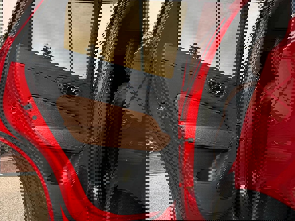 Used 2019 Volvo XC60 T5 Momentum w/ Advanced Package image 36